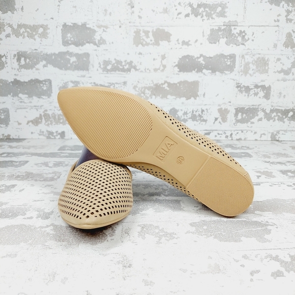 New Mia Cream Pointy Toe Perforated Slip On Loafers D936 - Picture 4 of 12